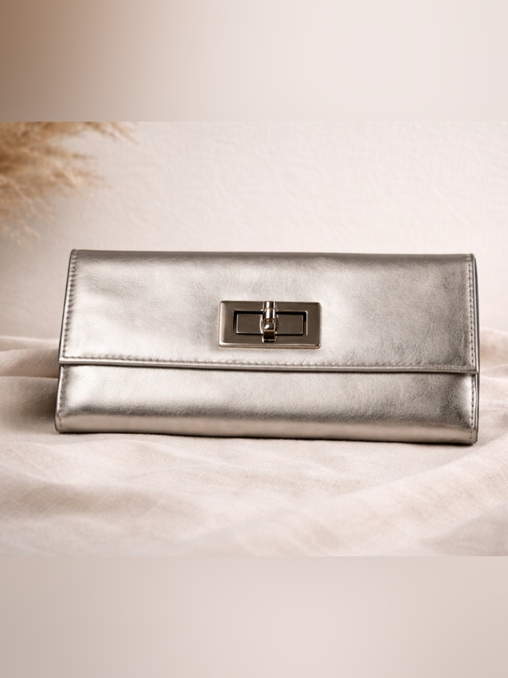 Talbots Silver Leather Wallet Turnlock clutch